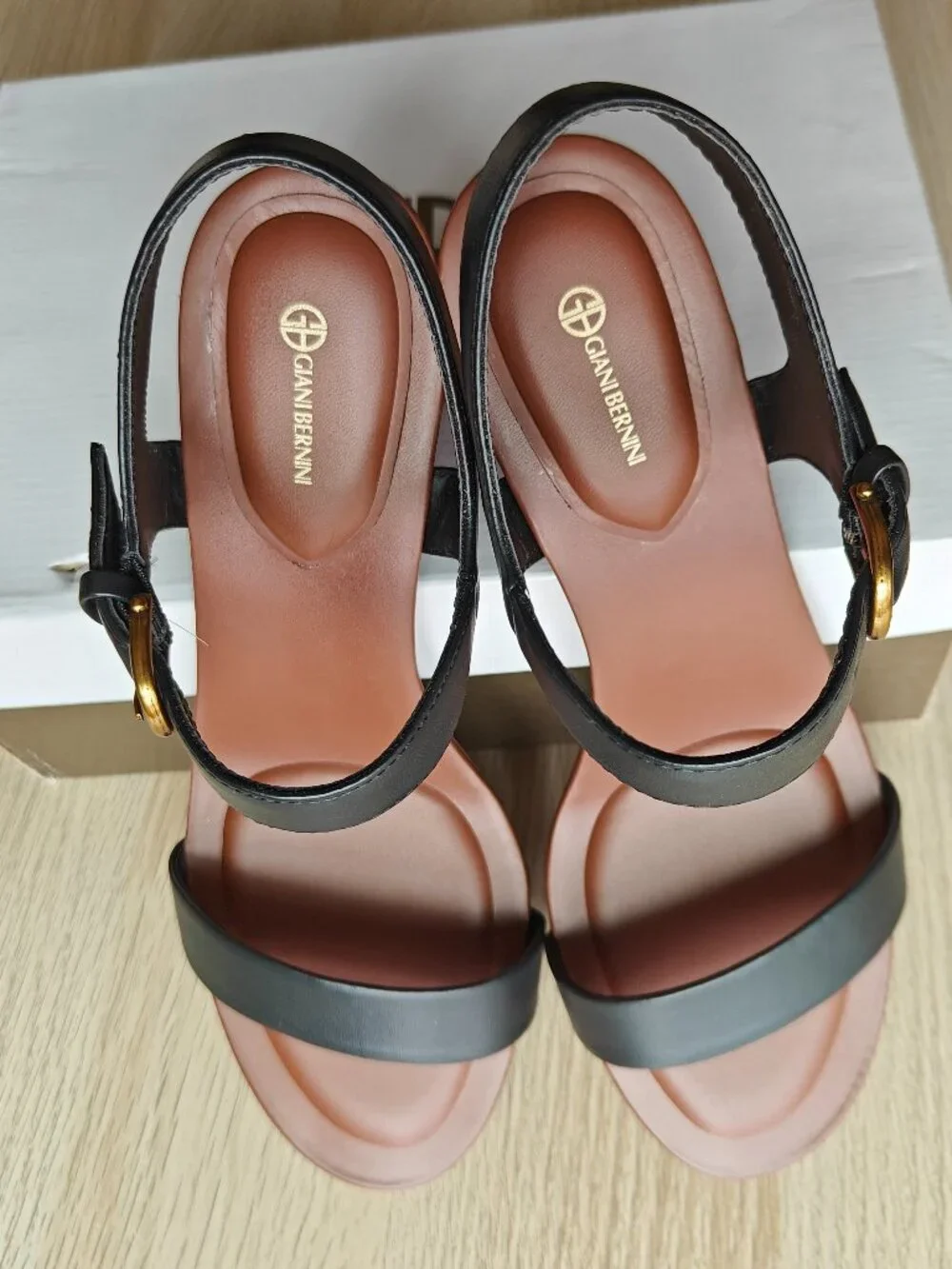 GIANI BERNINI CYLINDER STACKED HEEL SANDALS (SIZE 11M)
